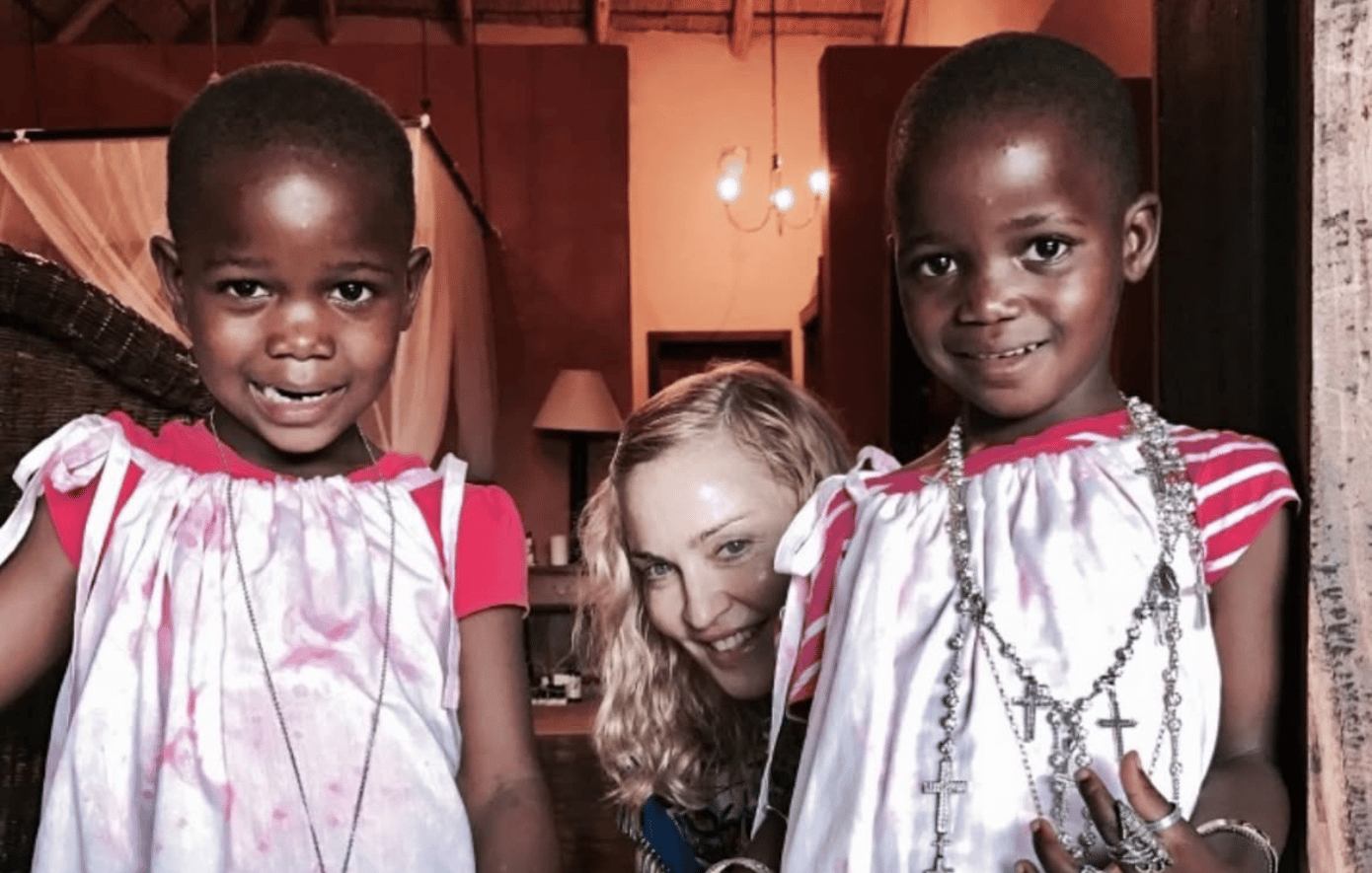 Madonna: «Ένιωσα έναν βαθύ δεσμό μαζί σας από την πρώτη στιγμή» &#8211; Οι ευχές στις δίδυμες κόρες της για τα 14α γενέθλιά τους