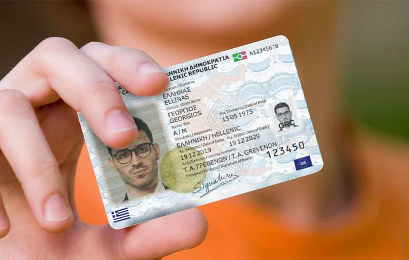Τέλος εποχής για τις «μπλε» ταυτότητες &#8211; Τι ισχύει από σήμερα για τα ταξίδια