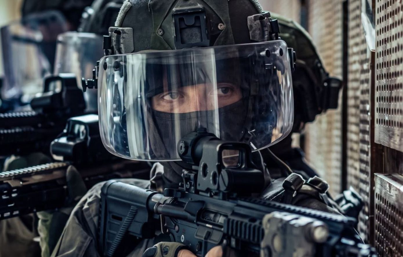 «Elite Force»: Η γαλλική σειρά του Netflix που κρατά τους θεατές ξύπνιους μέχρι τα ξημερώματα