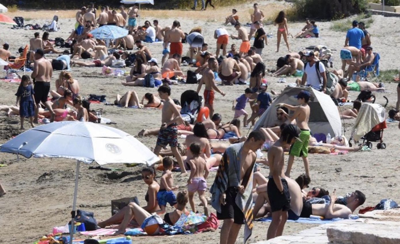 Επιμένει ο καύσωνας: Πού «χτύπησε» 40άρια ο υδράργυρος &#8211; Κοσμοσυρροή στις παραλίες &#8211; Δείτε βίντεο