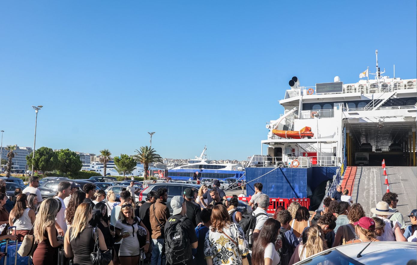 Γέμισαν με αδειούχους τα λιμάνια Πειραιά, Ραφήνας και Λαυρίου &#8211; Κορυφώνεται η μεγάλη έξοδος του Δεκαπενταύγουστου με προορισμό τα νησιά