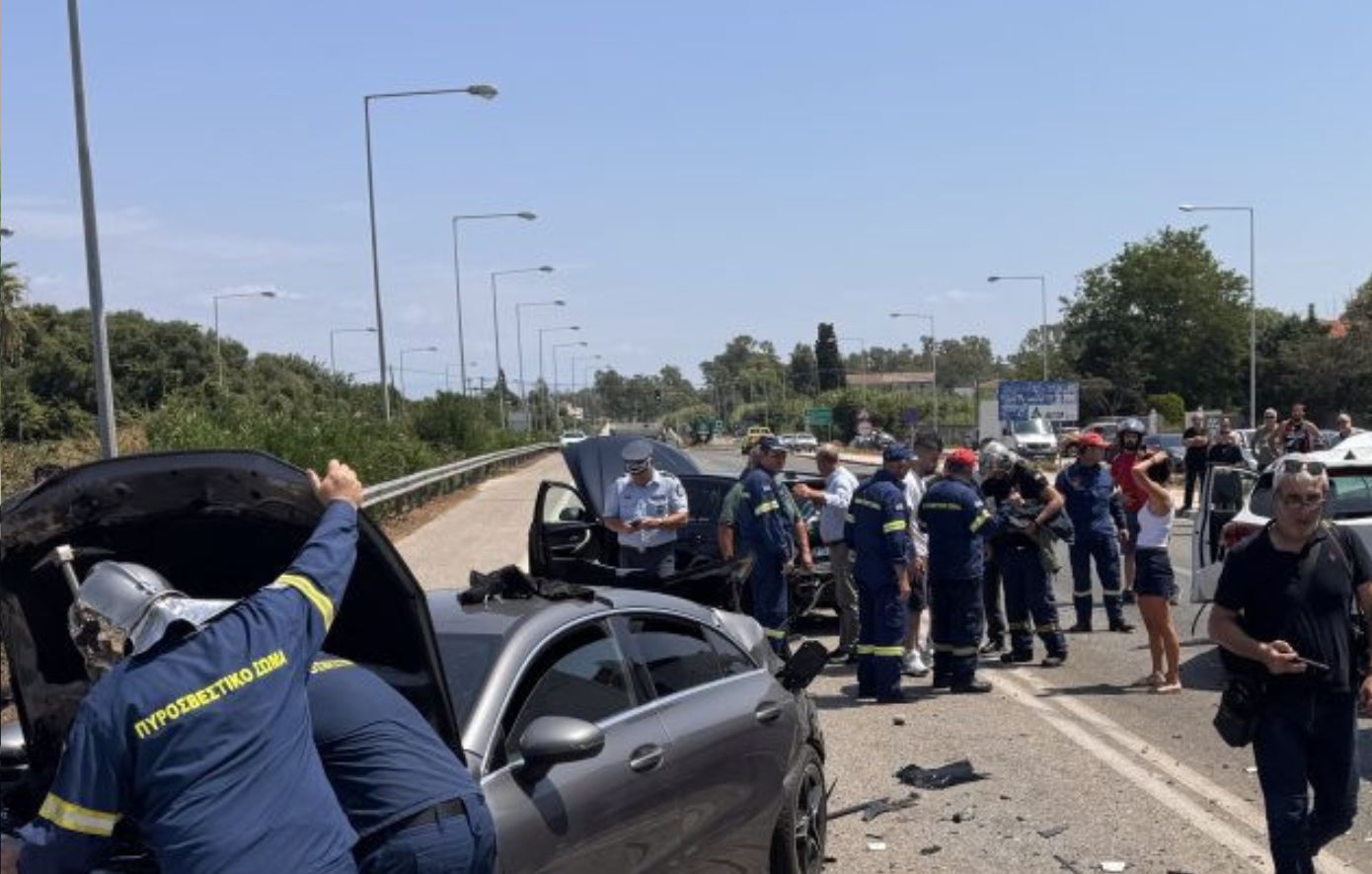 Καραμπόλα στην είσοδο της υποθαλάσσιας σήραγγας Ακτίου: Φορτηγό συγκρούστηκε με τρία αυτοκίνητα &#8211; Τρεις οι τραυματίες