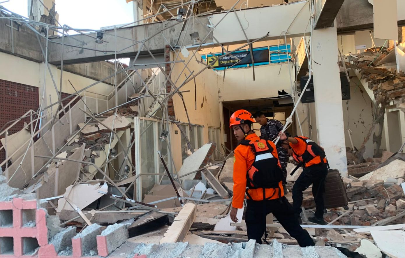 Αυξάνεται ο αριθμός των θυμάτων από τον σεισμό στο νησί Φλόρες στην Ινδονησία: Στους 20 οι νεκροί