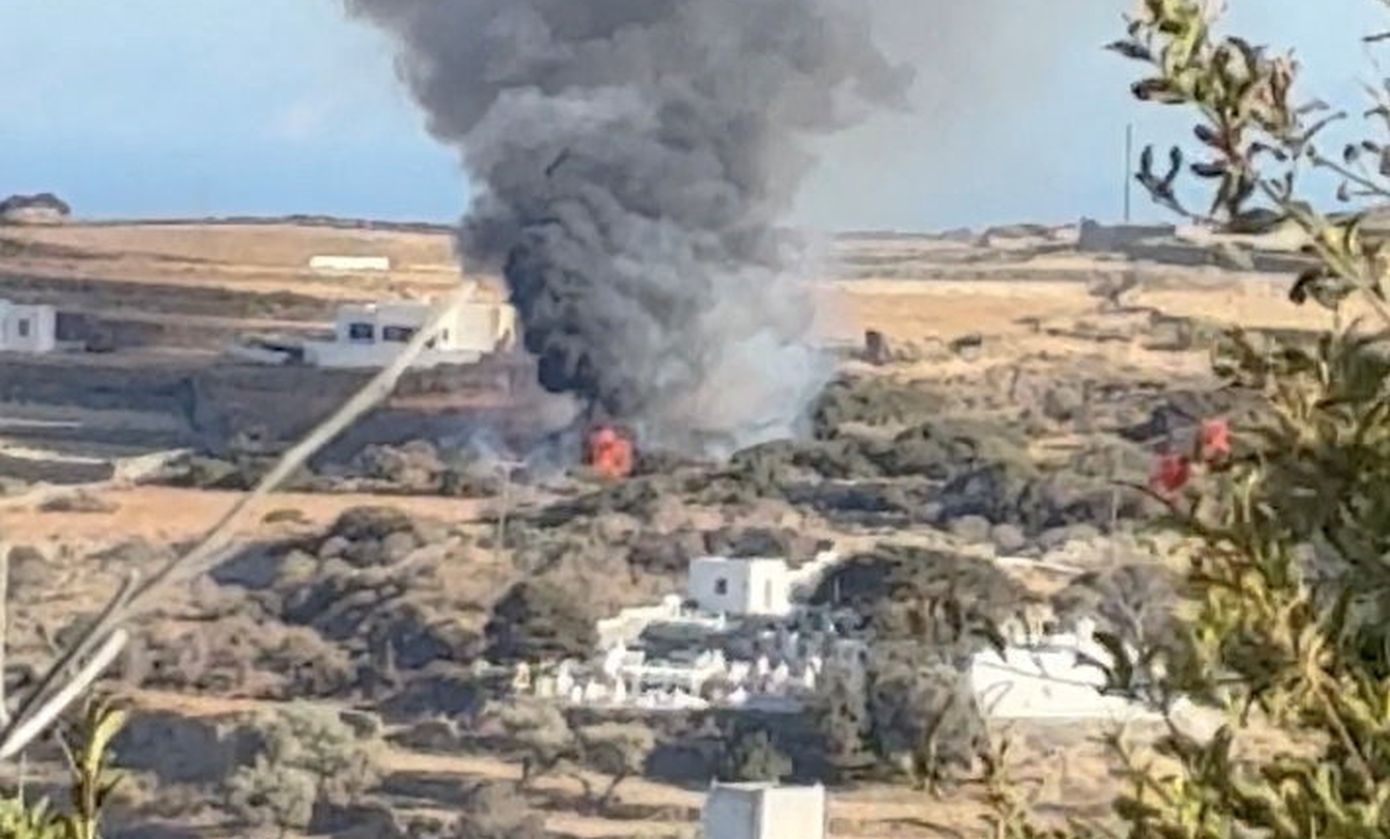 Συντριβή ελικοπτέρου με τρεις νεκρούς στη Σίφνο: Τι εξετάζουν οι Αρχές – Το βίντεο ντοκουμέντο και τα μοιραία τελευταία δευτερόλεπτα