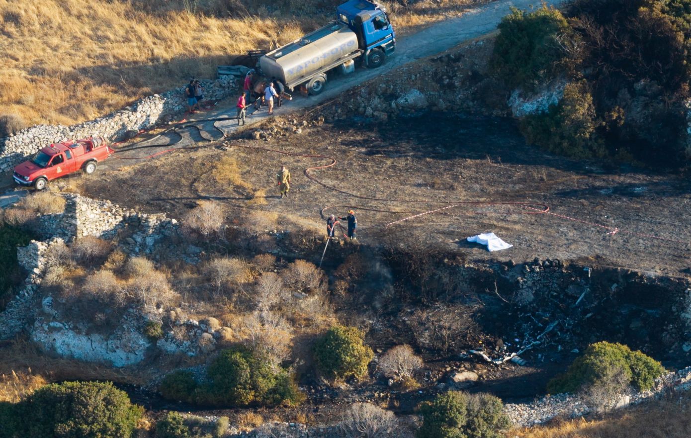 Τι ψάχνουν οι Αρχές για την πτώση του μοιραίου ελικοπτέρου στη Σίφνο &#8211; 30 και 31 ετών το ζευγάρι των Βρετανών