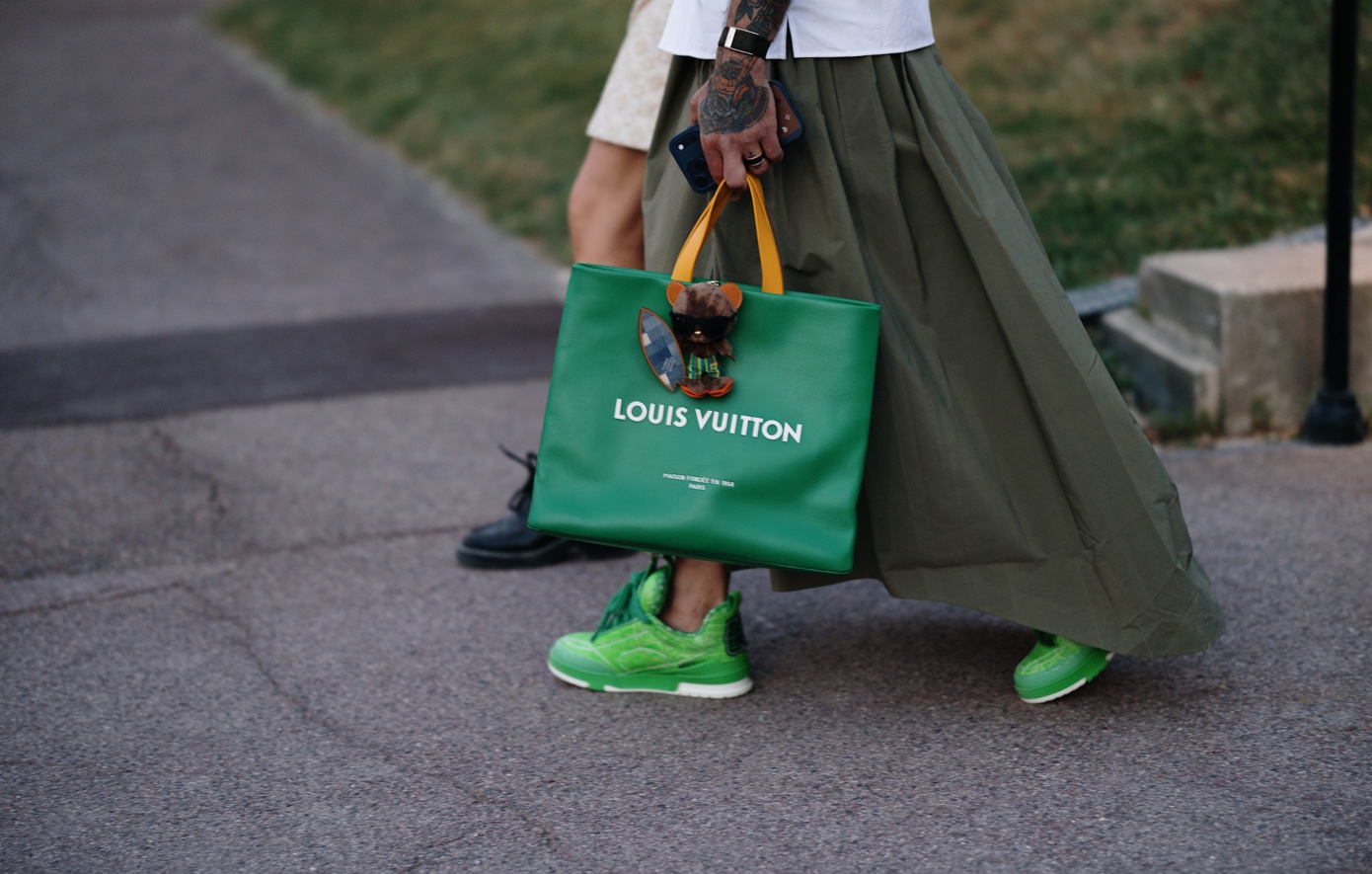 5 stylish sneakers της σεζόν που θα φοράμε από τη βόλτα μέχρι το γυμναστήριο