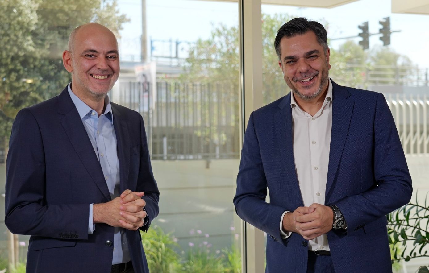 «Στον Εξώστη»: Έρχεται στον ΣΚΑΪ 100,3