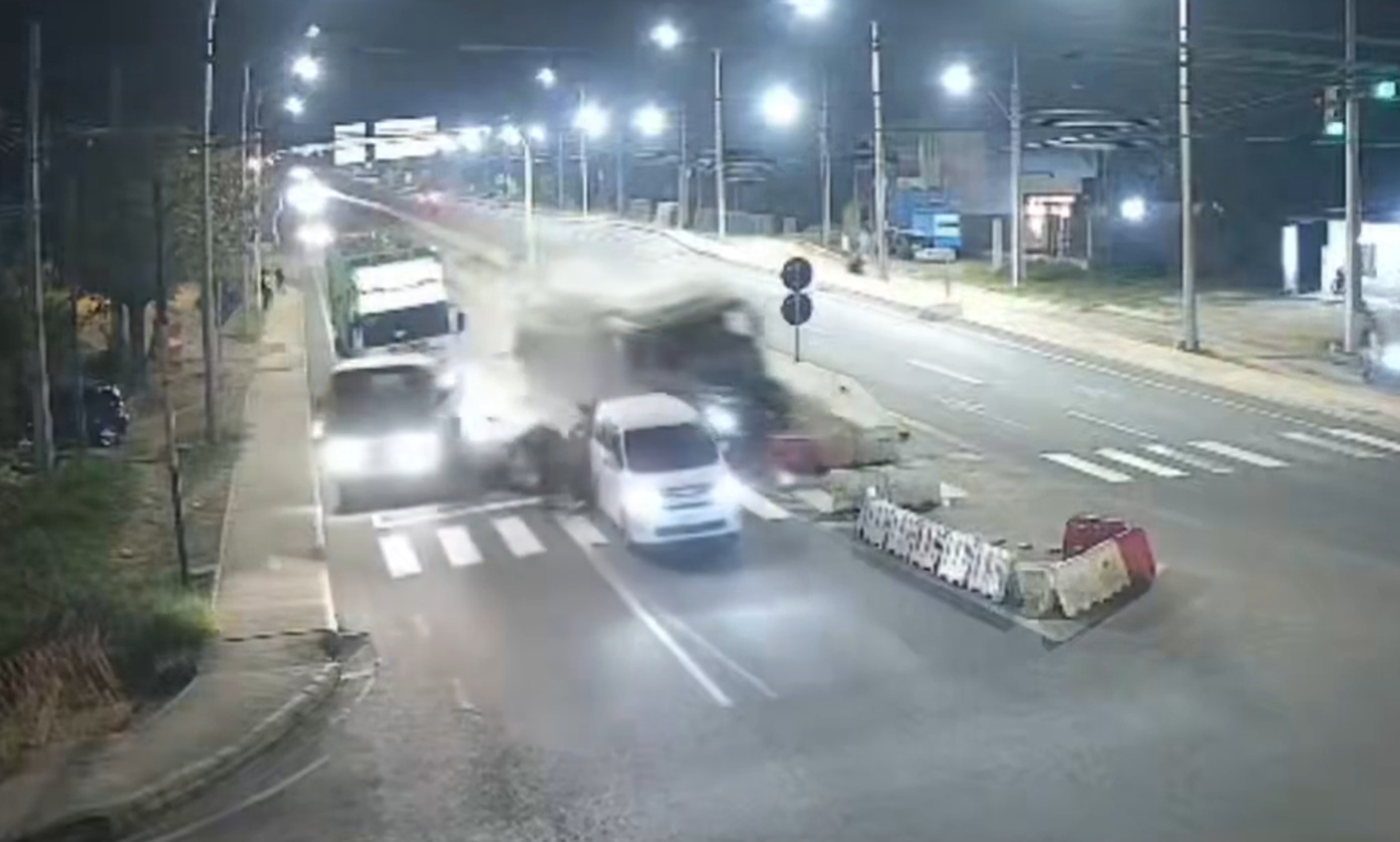 Φορτηγό με σπασμένα φρένα έπεσε πάνω σε αυτοκίνητα στην Παραγουάη: Τρεις νεκροί από το τρομακτικό τροχαίο &#8211; Δείτε βίντεο