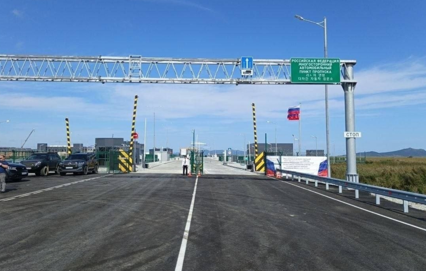 Ιστορικό ορόσημο για τη Βόρεια Κορέα και τη Ρωσία: Εγκαινιάστηκε η πρώτη οδική γέφυρα που συνδέει άμεσα τις δύο επικράτειες