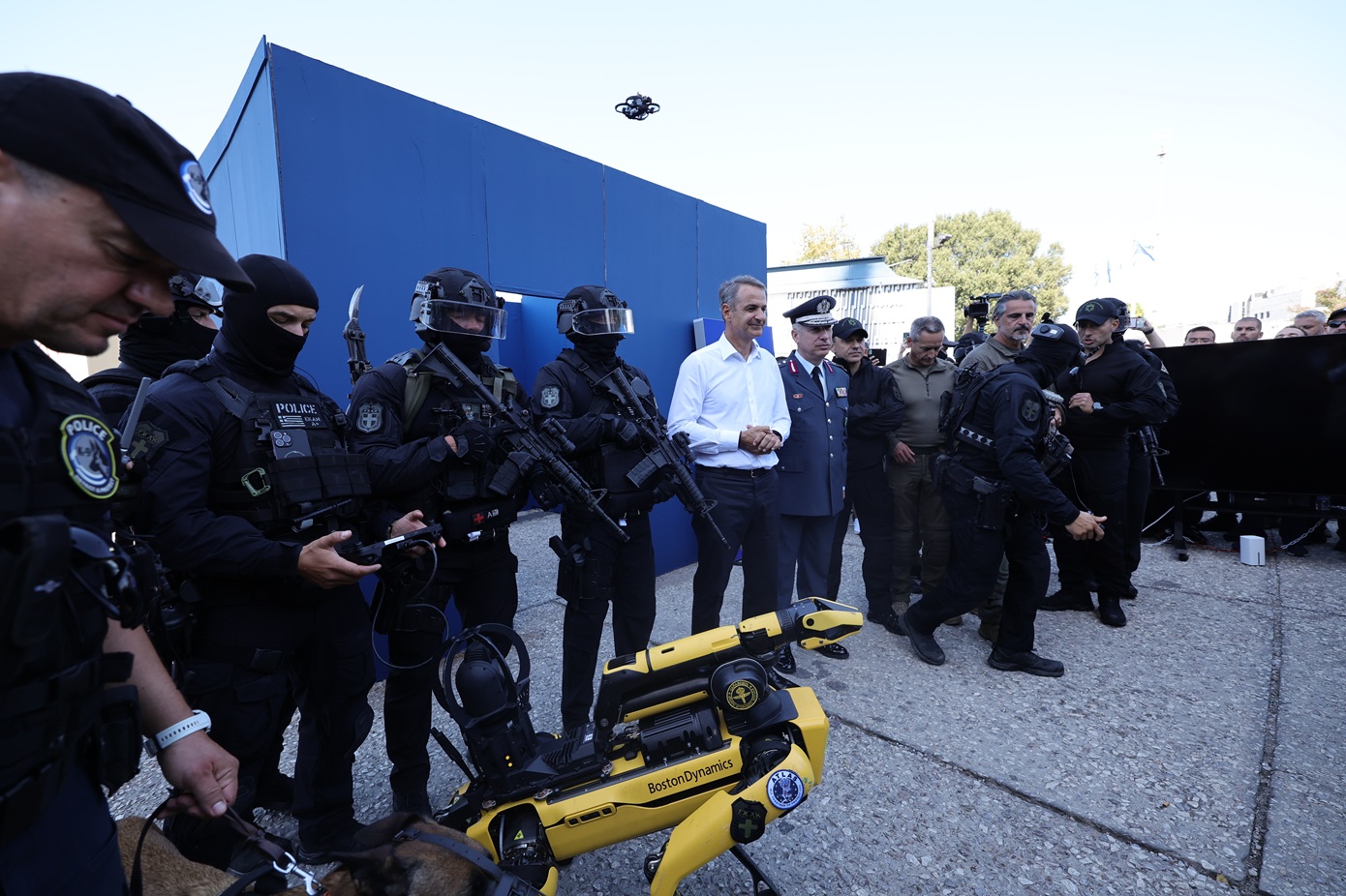 90ή ΔΕΘ: Εντυπωσιακή άσκηση της ΕΚΑΜ με σενάριο ένοπλης ληστείας &#8211; Εντυπωσίασε ο ρομποτικός σκύλος της ΕΛ.ΑΣ