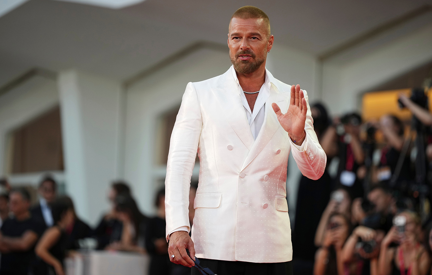 Ο Ρίκι Μάρτιν στο Φεστιβάλ Βενετίας με νέο look &#8211; Δείτε τις φωτογραφίες