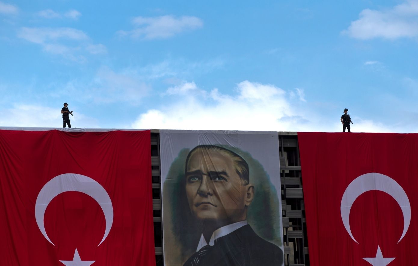 Νέα πρόκληση Ερντογάν: Αποκάλεσε την Καταστροφή της Σμύρνης «απευθέρωση» και τίμησε «ευλαβικά» τον Κεμάλ