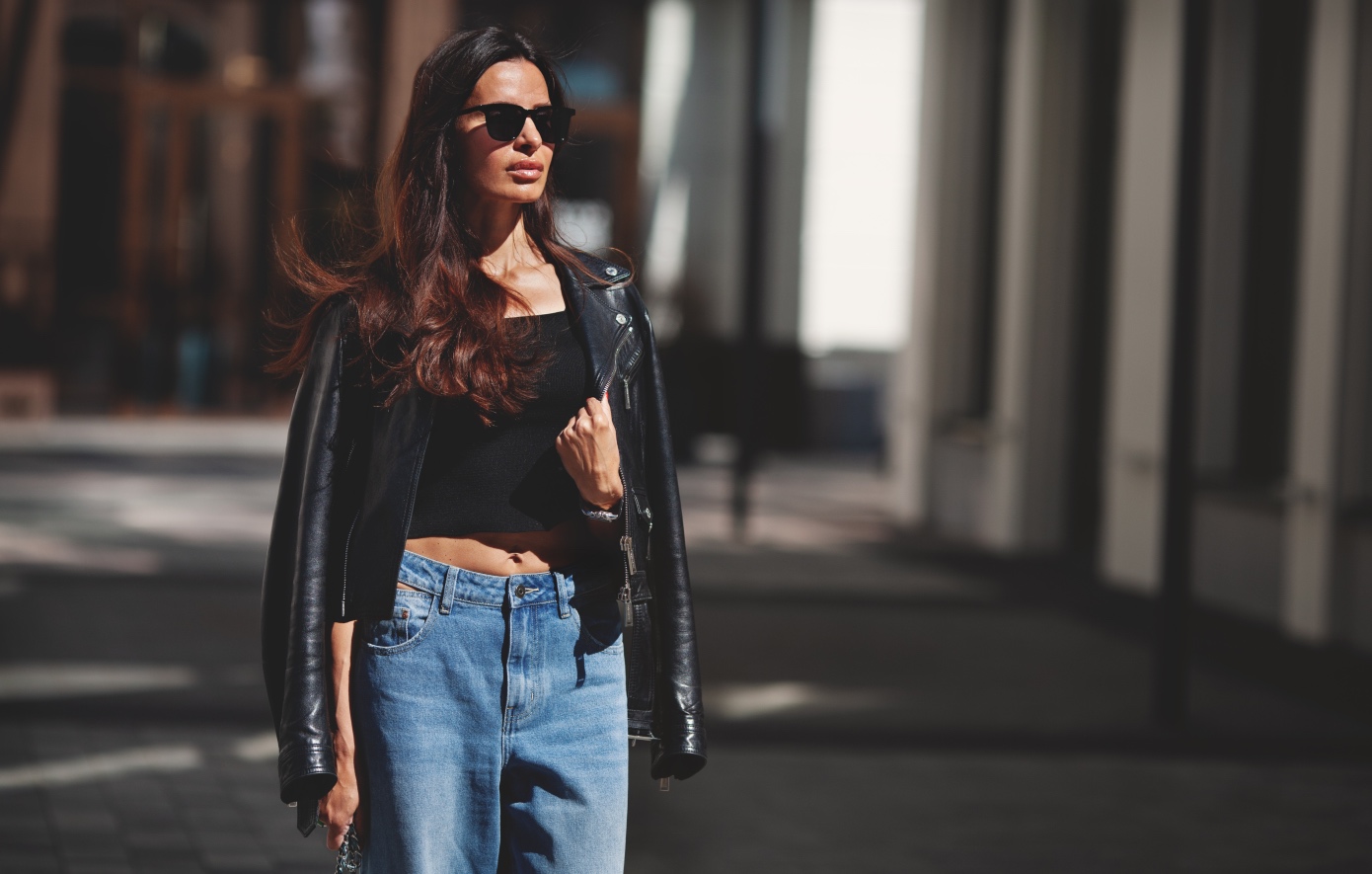 Αυτό το bomber jacket των Zara είναι το statement πανωφόρι που θα φοράμε όλο το φθινόπωρο