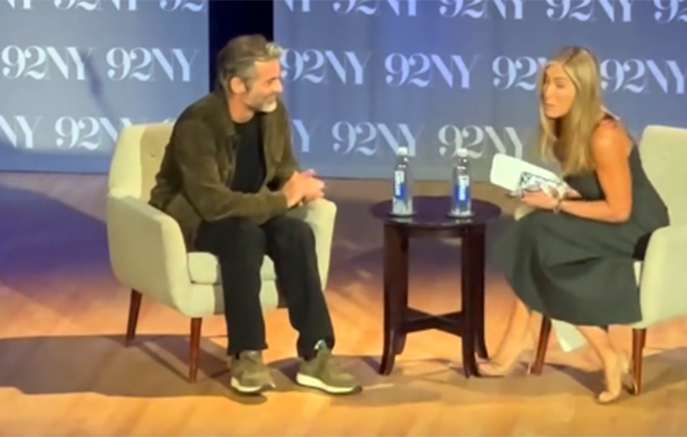 Τζένιφερ Άνιστον και Τζιμ Κέρτις μαζί επί σκηνής &#8211; Η συνέντευξη για το νέο του βιβλίο και τα πειράγματα του ζευγαριού
