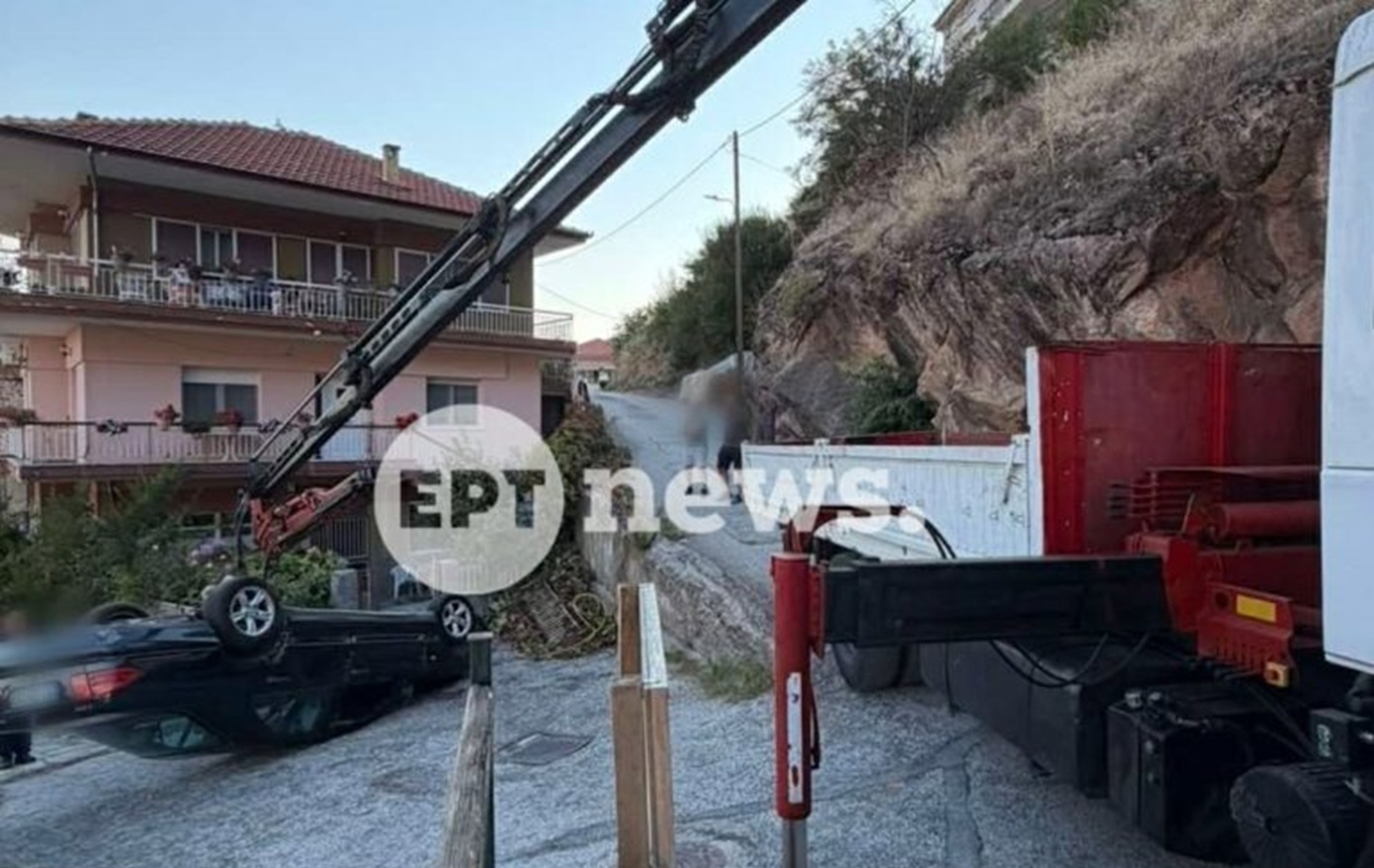Ηλικιωμένος τραυματίστηκε όταν ανατράπηκε το όχημά του στην Καστοριά &#8211; Ο λάθος χειρισμός που έκανε
