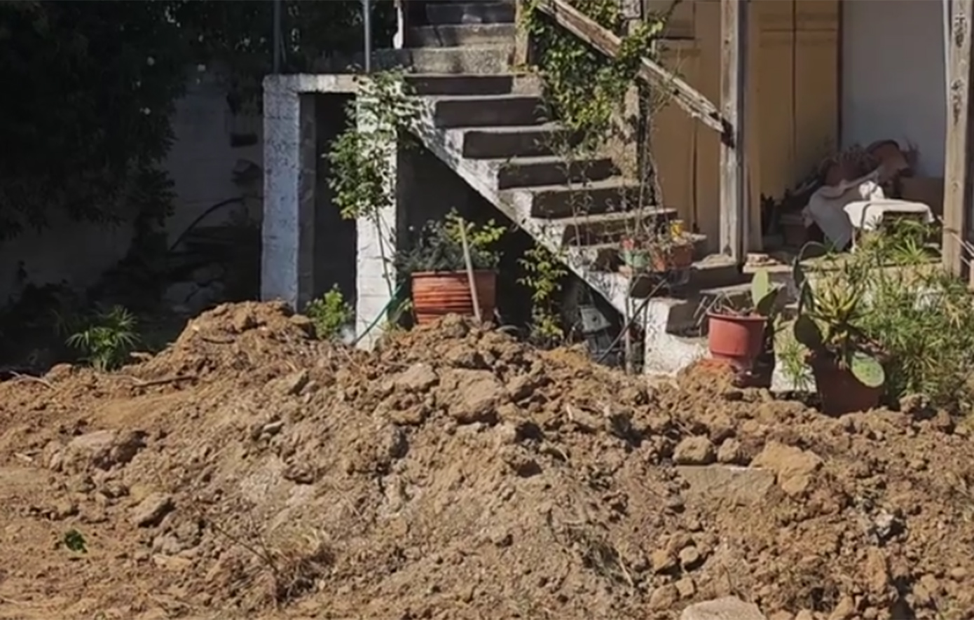 Αυτό είναι το σημείο που η γυναίκα στον Μαραθώνα είχε θάψει τη μητέρα της για να παίρνει τη σύνταξή της επί 10 χρόνια