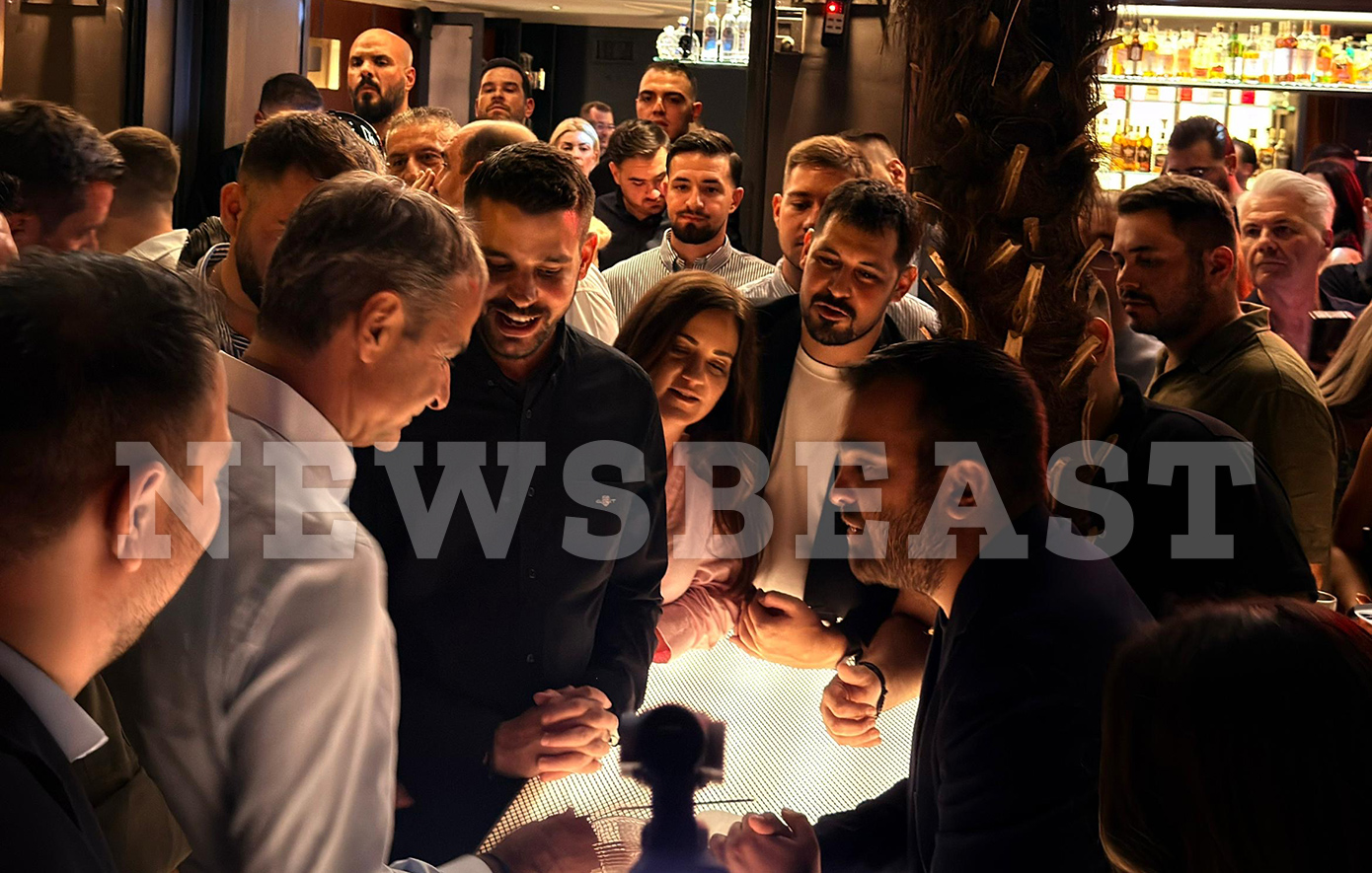 Οι χαλαρές στιγμές του Κυριάκου Μητσοτάκη πριν τα εγκαίνια της ΔΕΘ 2026