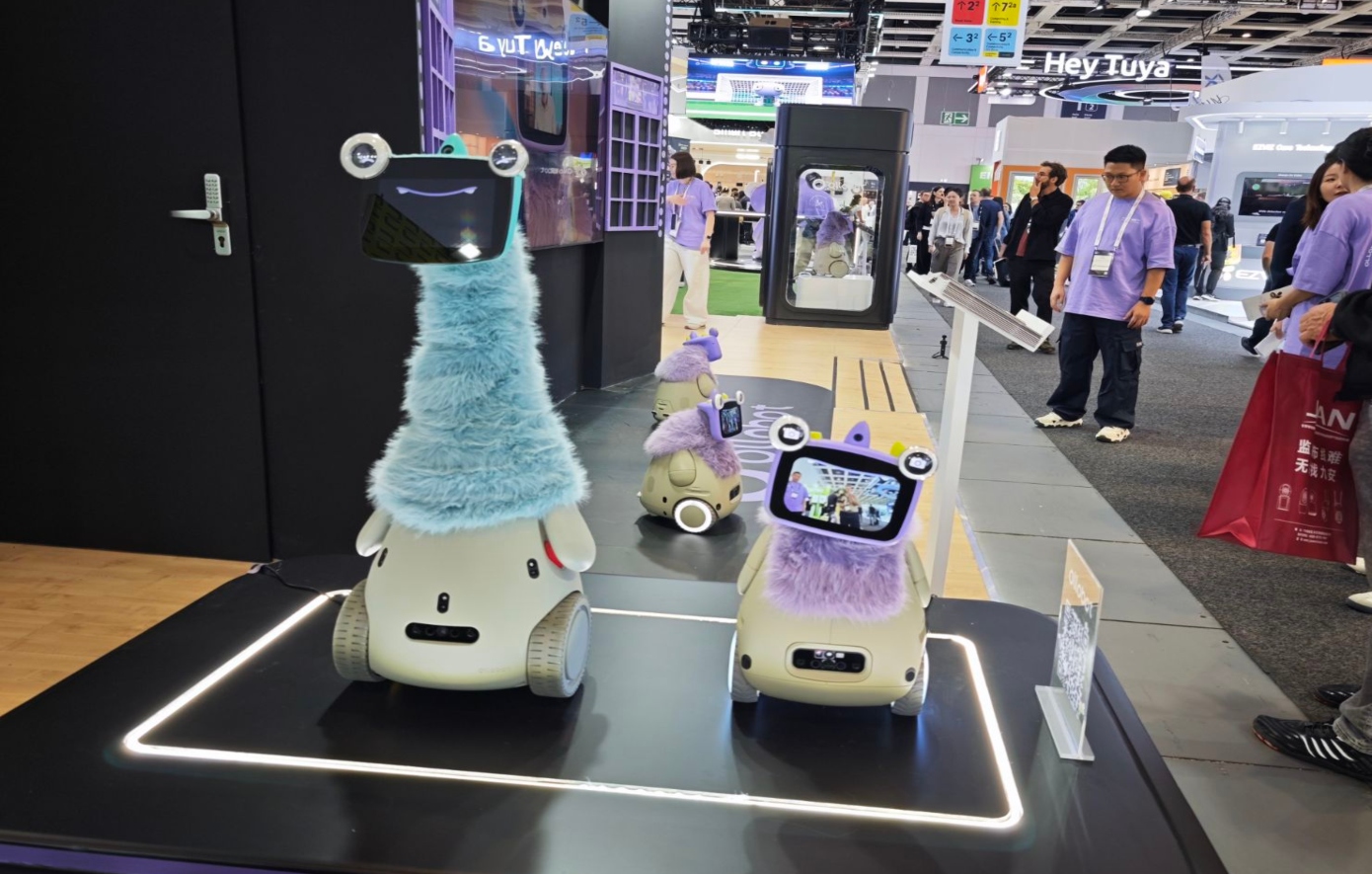 Το Cyber Pet της Ollobot που σου κρατά συντροφιά και θέλει να σε καταλάβει