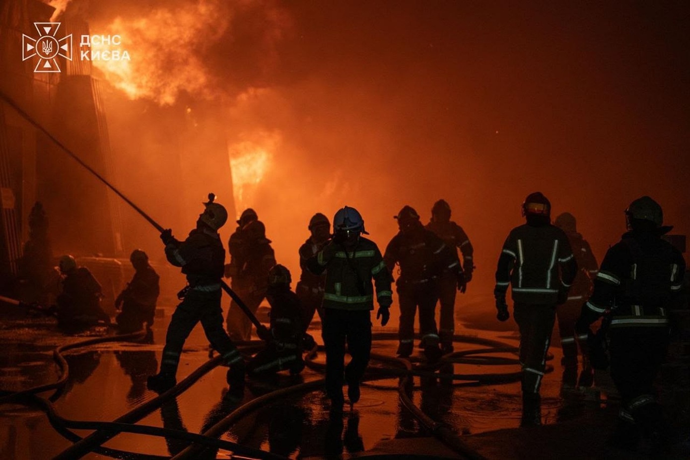 Νέα κύματα ρωσικών πληγμάτων στην Ουκρανία – Νεκροί, τραυματίες και φωτιές σε αρκετές περιοχές