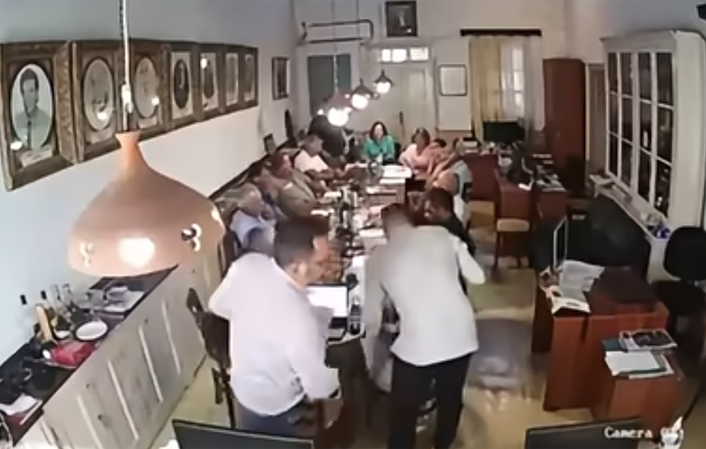 «Γαβγίστε κι άλλο»: Σεξιστική συμπεριφορά καταγγέλλει η πρόεδρος του Δημοτικού Συμβουλίου