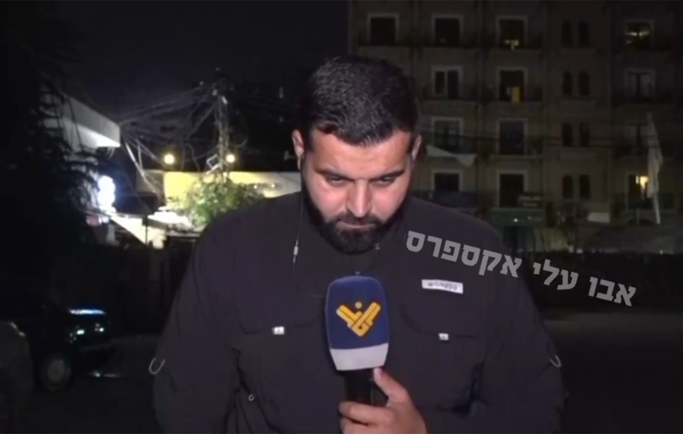 Έκρηξη δίπλα του ενώ μετέδιδε ζωντανά: Ρεπόρτερ και οπερατέρ τραυματίστηκαν στον Λίβανο
