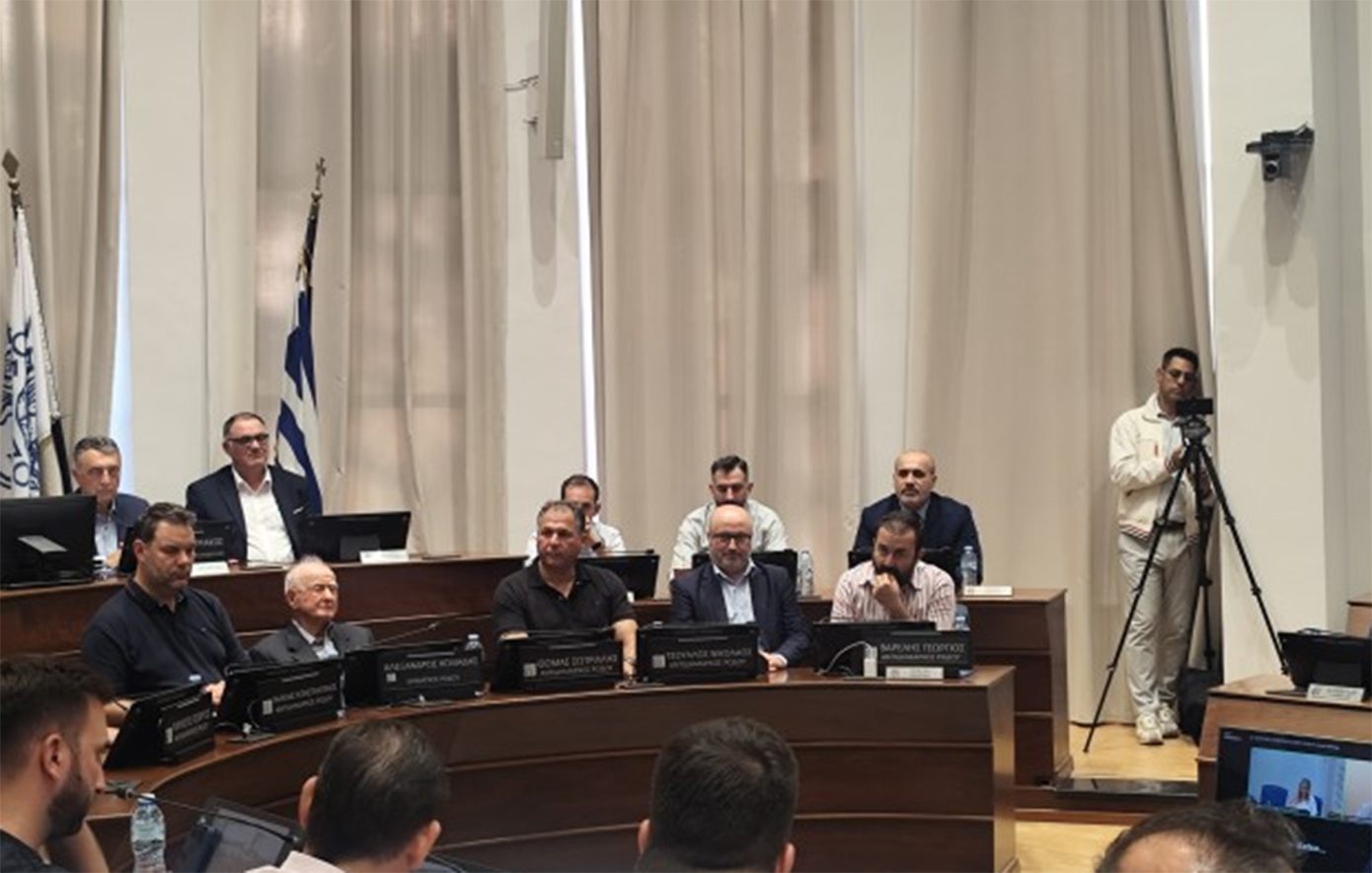 Η Ρόδος δεν ξέχασε τον ήρωα πυροσβέστη Πέτρο Διακάκη: Ενός λεπτού σιγή στο δημοτικό συμβούλιο