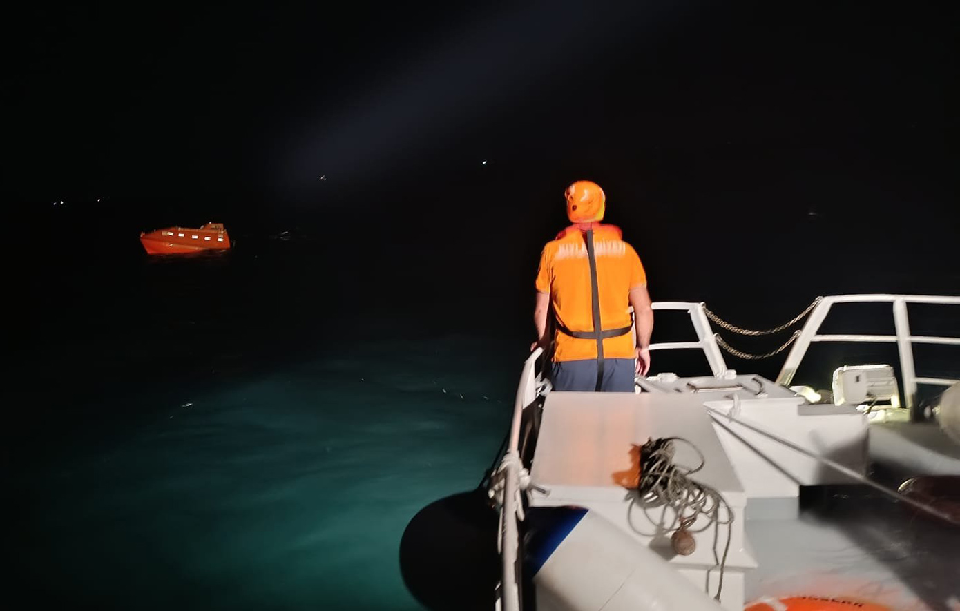 Σύγκρουση πλοίων στο Μαρμαρά: Εξετάζεται σύγκρουση «T-bone», βυθίστηκε το «Tuğberk İmamoğlu» &#8211; Συνεχίζεται η επιχείρηση διάσωσης για 10 ναυτικούς