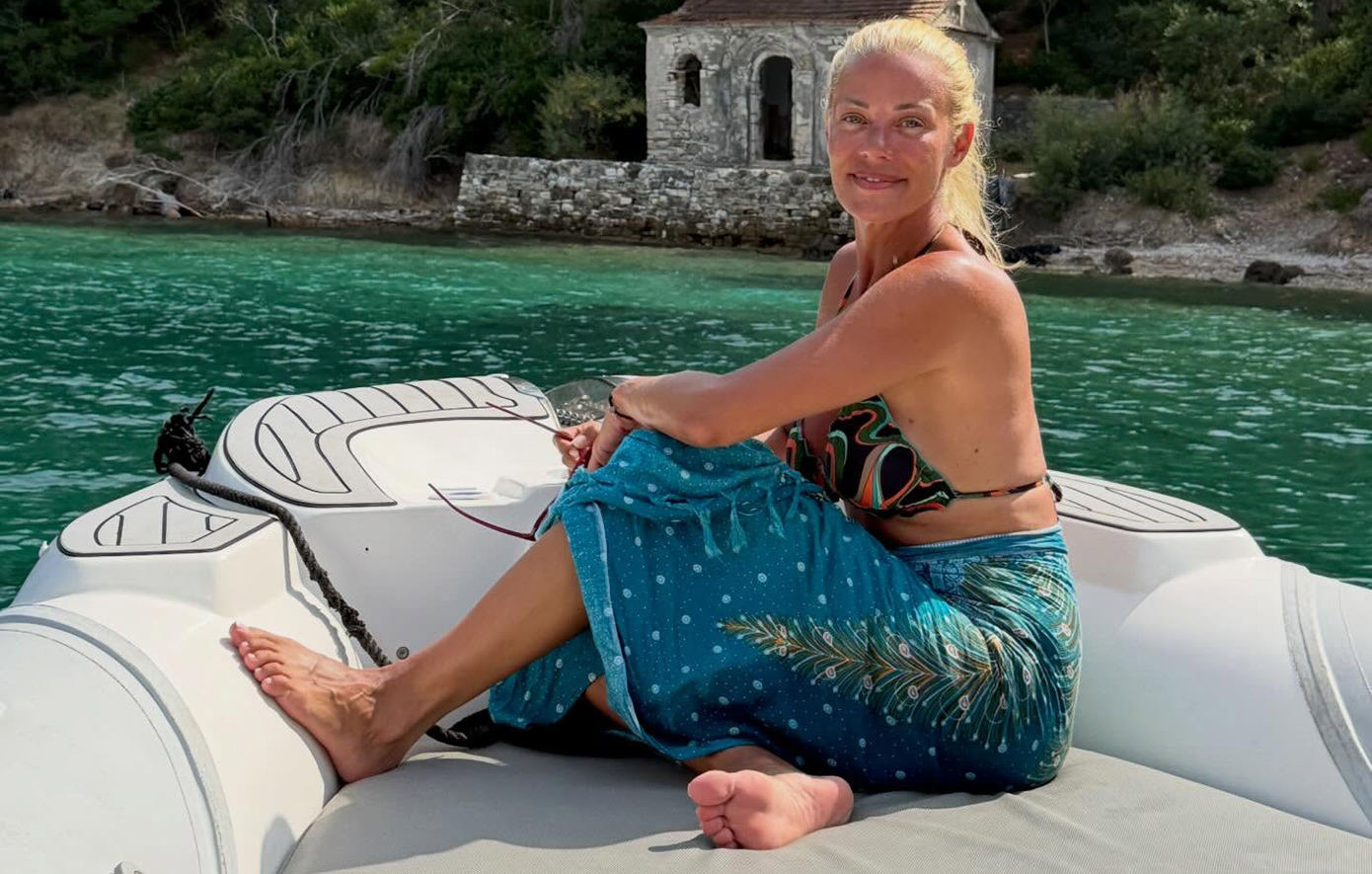 Η βόλτα της Ζέτας Μακρυπούλια με φουσκωτό: «Έστω και στην εκπνοή, λίγο καλοκαίρι και για μένα»
