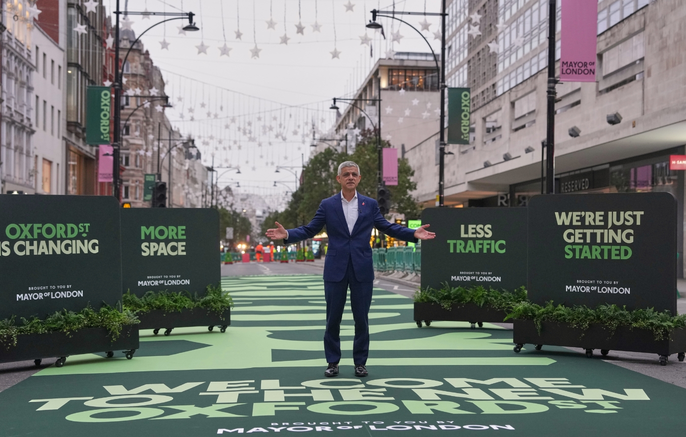 Γυρίζει σελίδα η Oxford Street του Λονδίνου και γίνεται πεζόδρομος: «Ιστορική στιγμή» λέει ο δήμαρχος – «Συγκοινωνιακή έρημο» καταγγέλλουν οι πολίτες