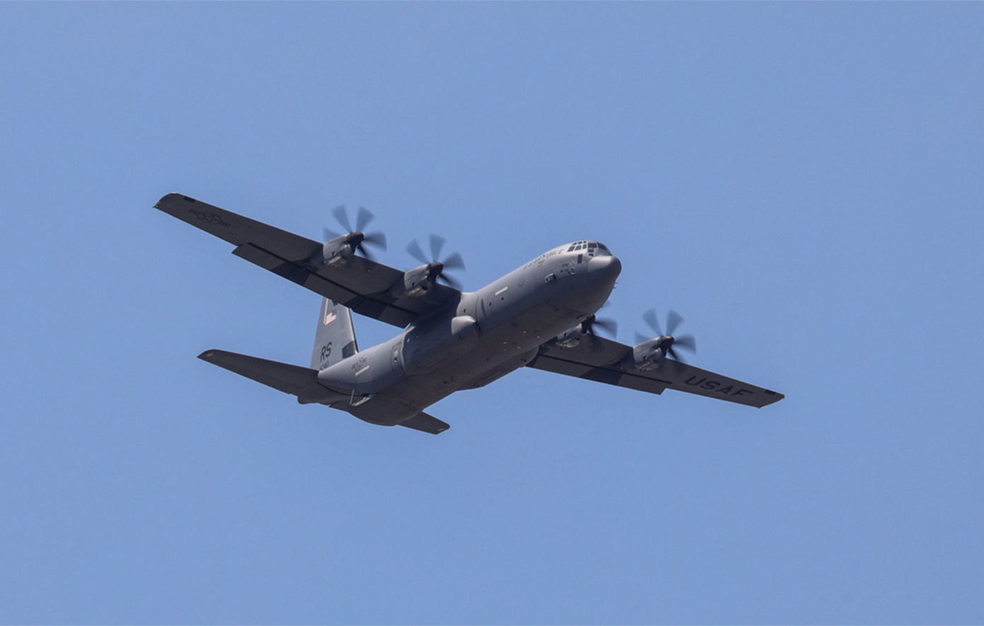 Ηράκλειο: Αναγκαστική προσγείωση C-130 της Πολεμικής Αεροπορίας λόγω βλάβης σε κινητήρα