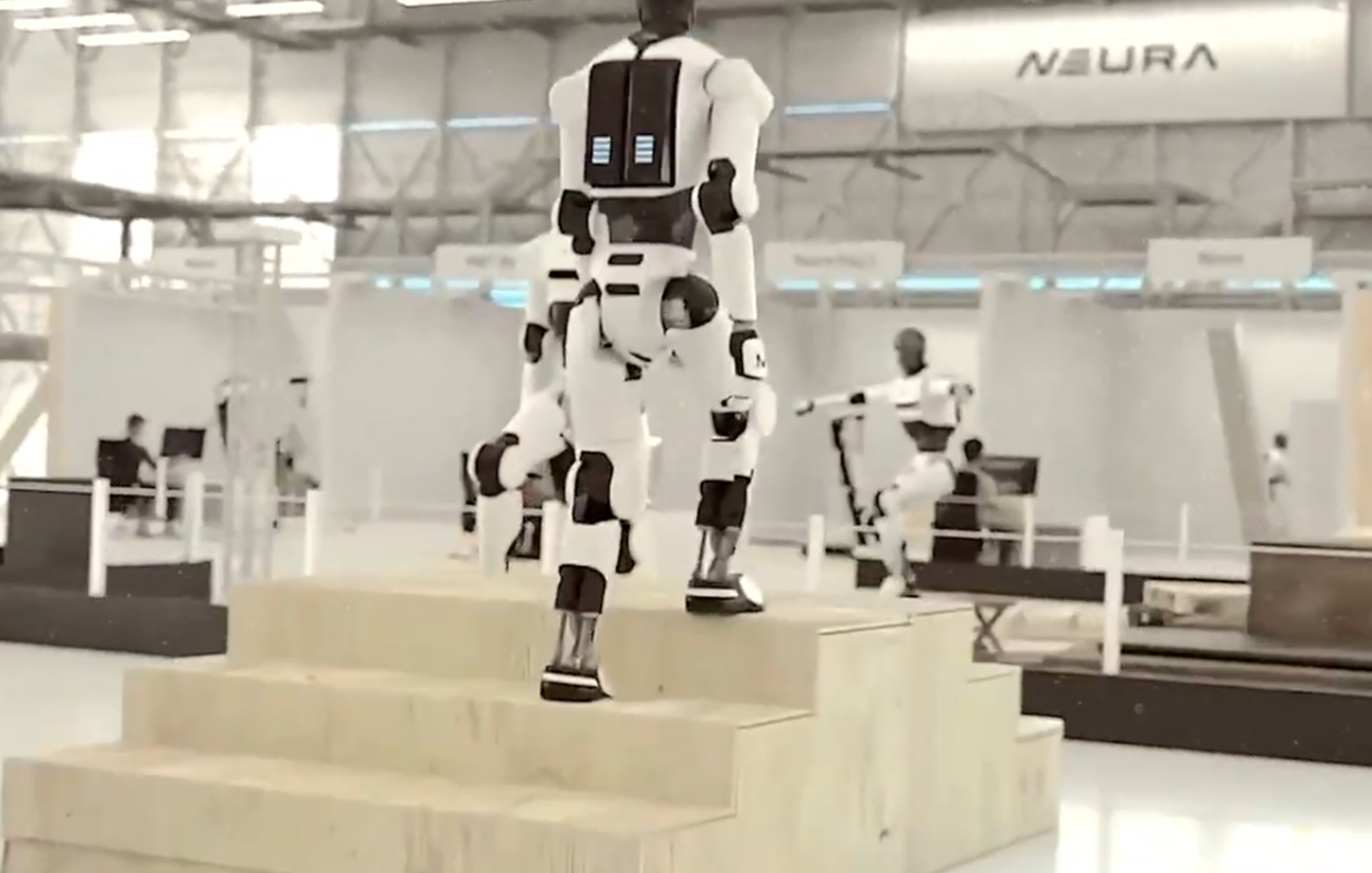 «Robogym»: Το πρώτο γυμναστήριο για ρομπότ – Πώς μία γερμανική εταιρία προπονεί ανθρωποειδή για να σώσει τη βιομηχανία της Ευρώπης
