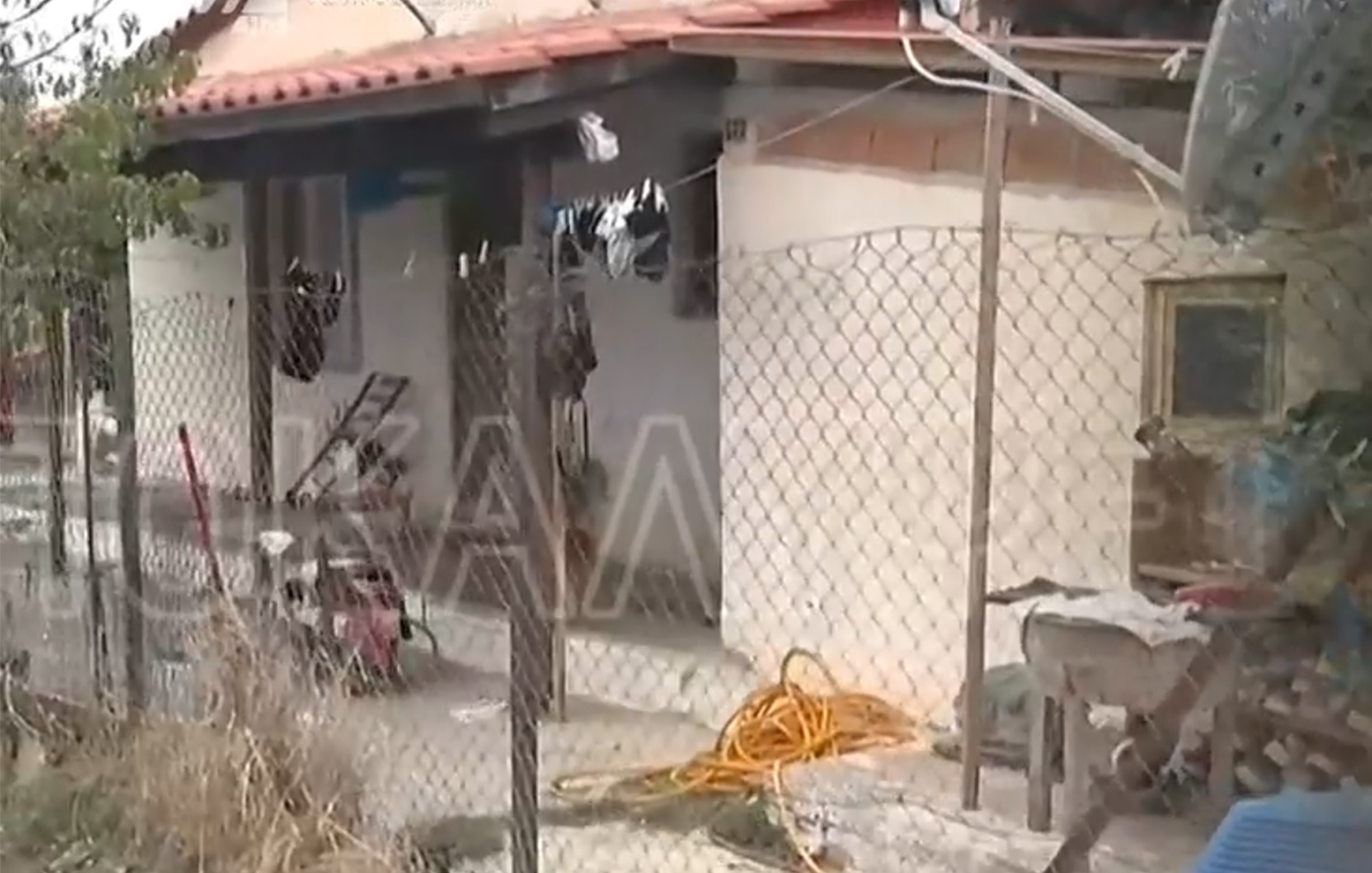 Συγκλονίζει η ομολογία του γιου που έθαψε τη μητέρα του στον κήπο στην Αμαλιάδα: «Δεν είχα να πληρώσω την κηδεία»