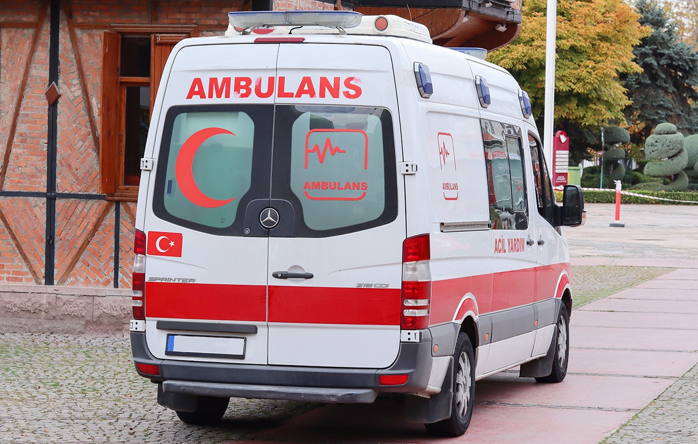 Σκηνές τρόμου έξω από σχολείο της Κωνσταντινούπολης: 15χρονη έβγαλε μαχαίρι και άρχισε να επιτίθεται &#8211; Τραυματίστηκαν επτά μαθήτριες, οι τρεις σοβαρά
