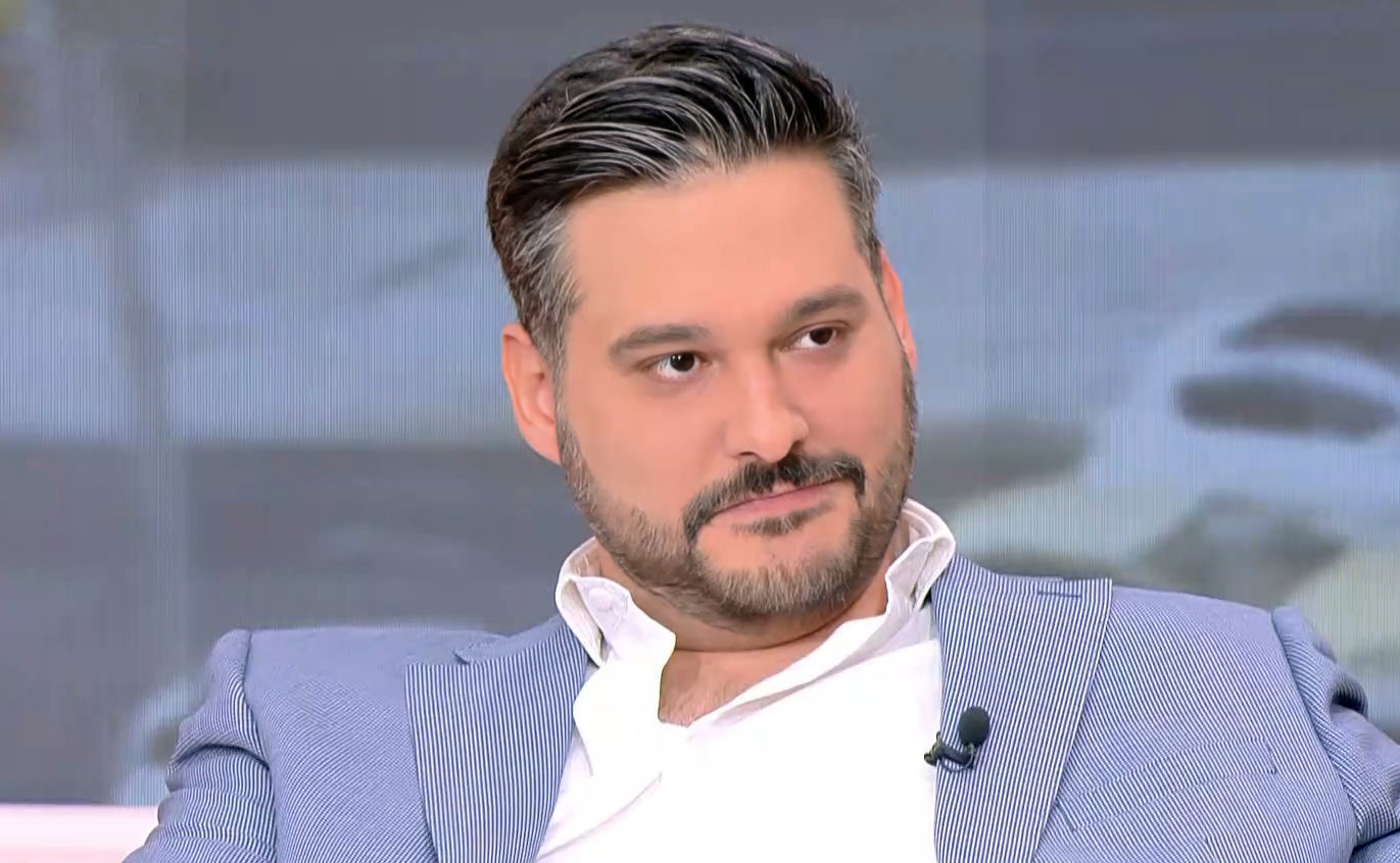 Φοίβος Παπαδάκης: Δεν άξιζε στον πατέρα μου να φύγει πικραμένος από τον ΑΝΤ1 &#8211; Μέχρι και με έμφραγμα είχε κάνει εκπομπή