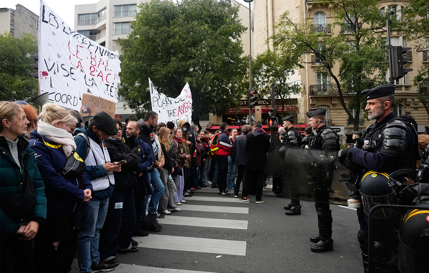 «Συνεχίζουμε τις κινητοποιήσεις» λένε οι μαθητές στην Γαλλία μετά τη συνάντηση με τον Μακρόν &#8211; Δεν πείστηκαν από τις υποσχέσεις
