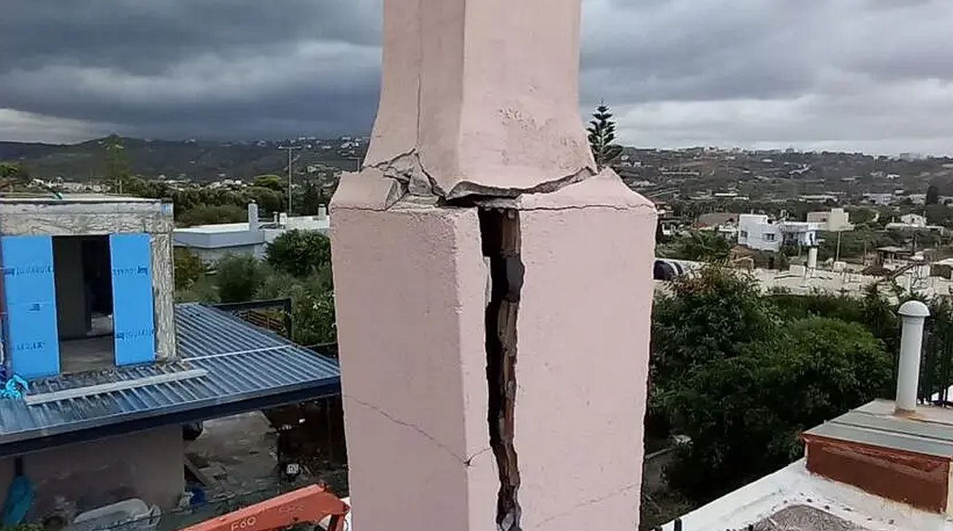 Κεραυνός χτύπησε σπίτι στον Καρτερό Κρήτης και έσκισε την καμινάδα &#8211; «Νομίζαμε ότι έπεσε βόμβα»