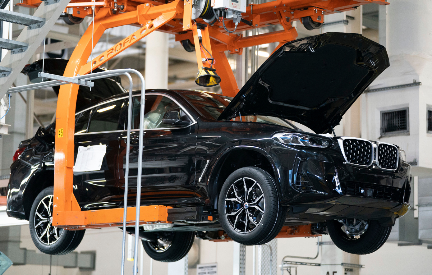 Οι άλλοι πατούν φρένο, η BMW επενδύει 2 δισ. ευρώ &#8211; Το μεγάλο στοίχημα στο «Made in Germany»