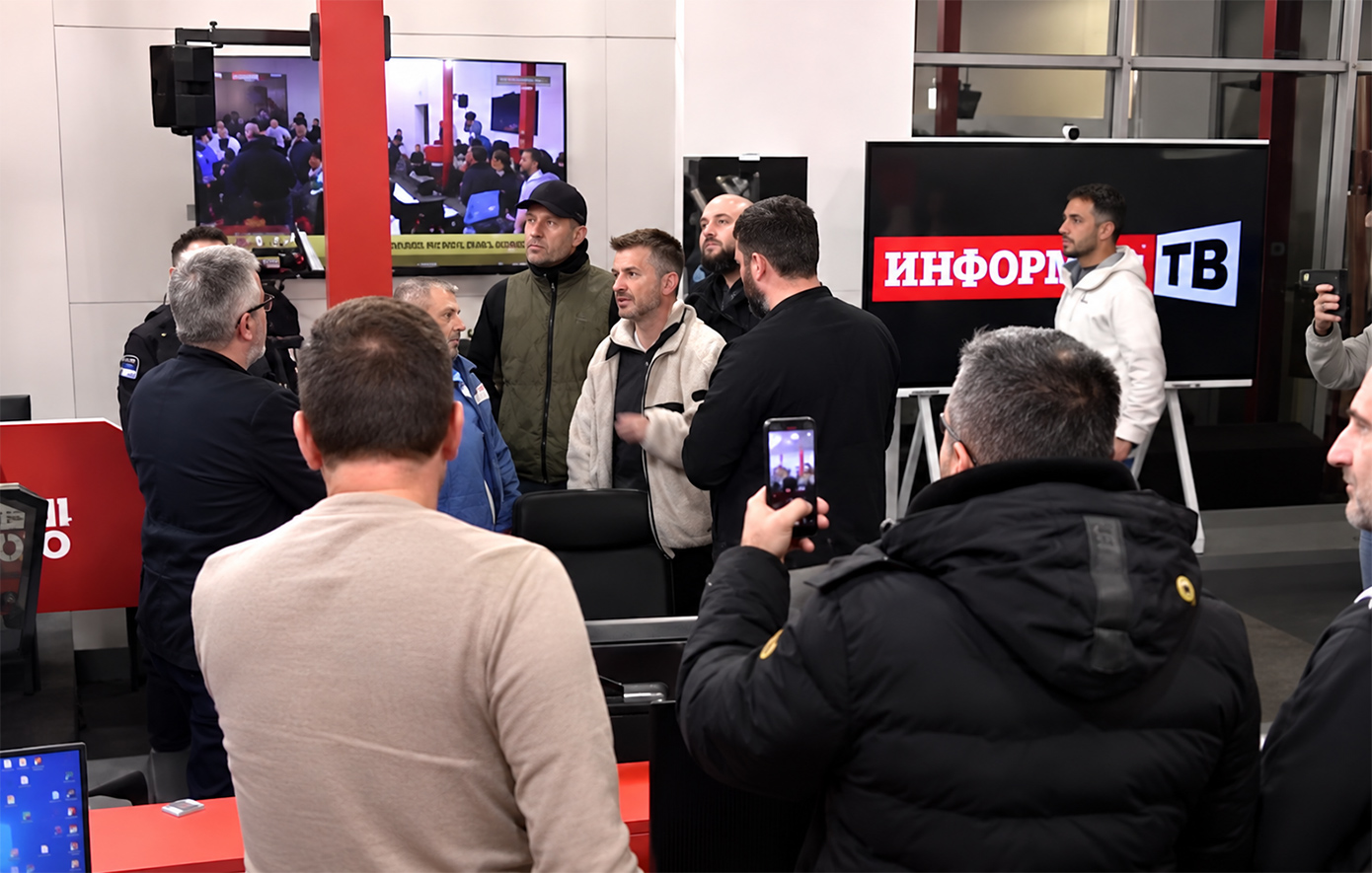 Στα τηλεοπτικά στούντιο η ένταση στη Σερβία: Έβγαλαν έξω τον ιδιοκτήτη και απαιτούσαν συγγνώμη &#8211; Δείτε βίντεο