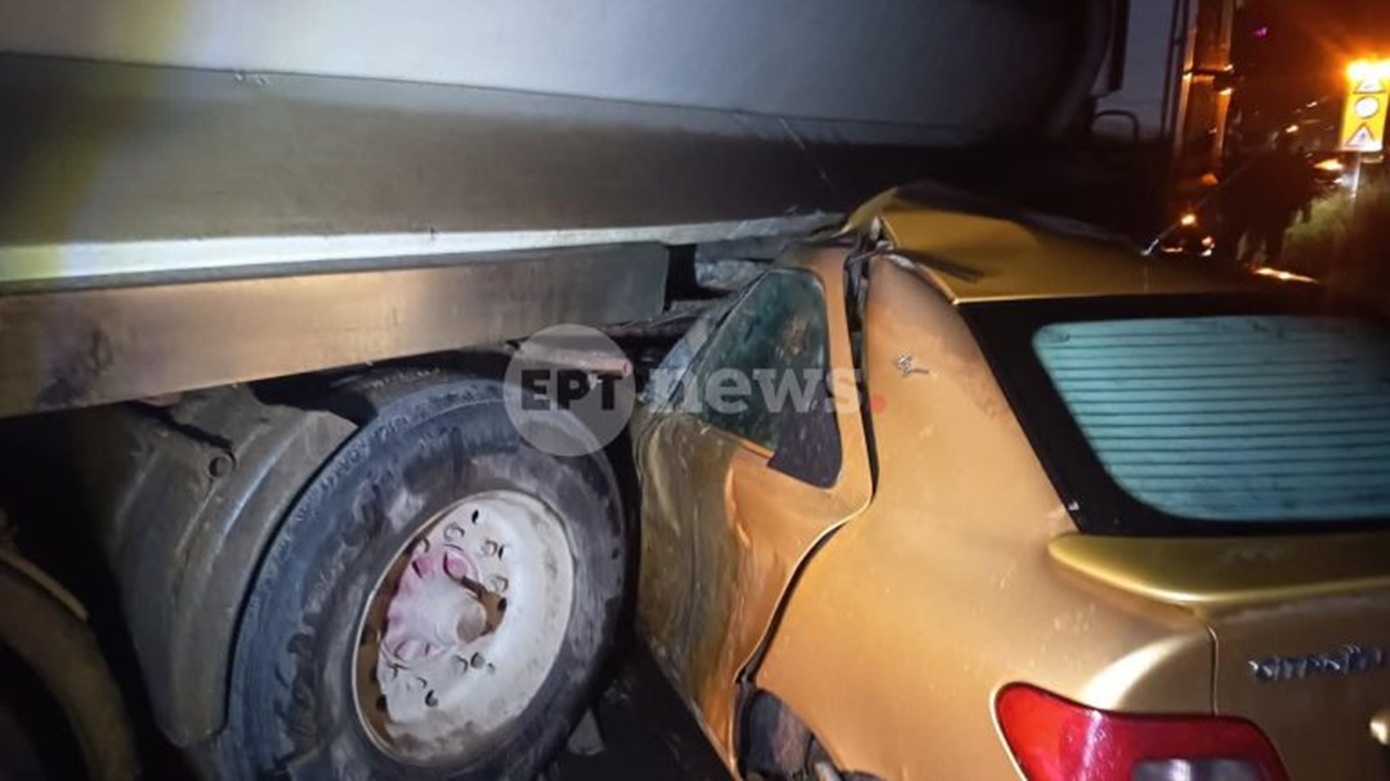 Τρομακτικό τροχαίο στην Πρέβεζα: Νεκρός 22χρονος οδηγός &#8211; Το αυτοκίνητό του «καρφώθηκε» σε βυτιοφόρο
