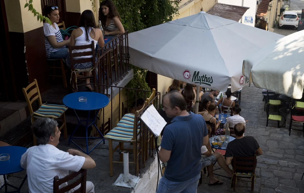 Χάνει συνεχώς έδαφος η κυβέρνηση κι ανεβαίνει ο «Κανένας», η δυναμική των κομμάτων ενόψει ευρωεκλογών
