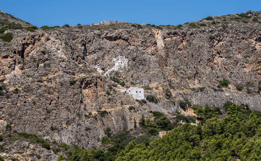 Ο μικροσκοπικός ναός στα Κύθηρα που «βλέπει» μέχρι την Κρήτη 3 agios iwannis kithura1