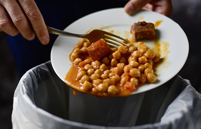 Spain: Fine up to 60,000 euros in supermarkets and restaurants that throw food in the trash