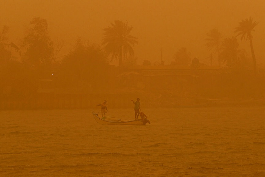 After Iraq, a sandstorm sweeps Saudi Arabia and Kuwait