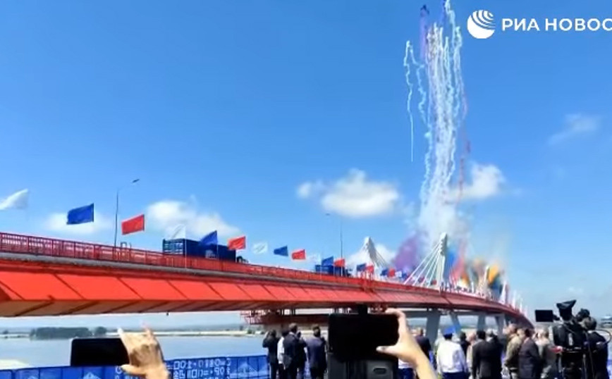 Russia and China formally reunited with a red and white road bridge: Pictures from the impressive inauguration