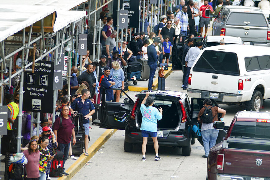 Chaos at US airports: Cancellations and delays due to staff shortages