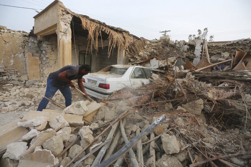 Iran: Back-to-back earthquakes leveled a village – Dead and injured Iran: Back-to-back earthquakes leveled a village – Dead and injured