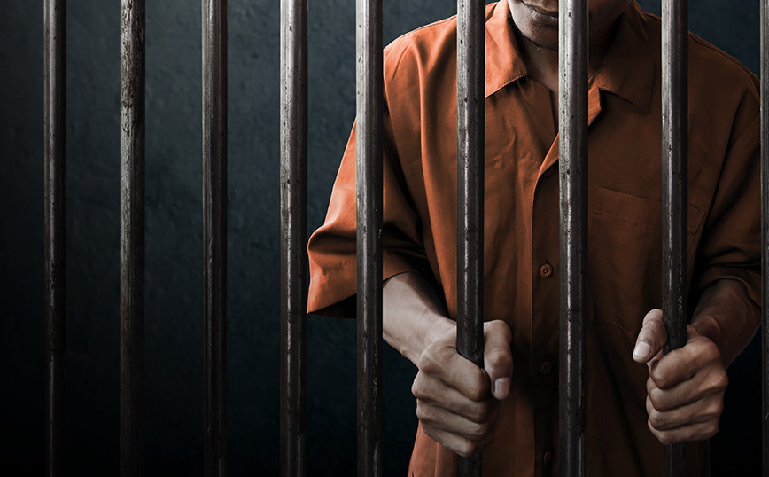 Two 25-year-old prison workers fell in love with the same prisoner – On trial for “improper relationship”