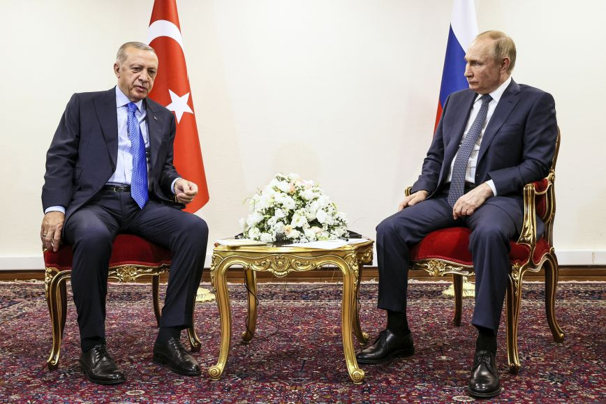 Moscow urges Ankara not to “destabilize” Syria with an invasion