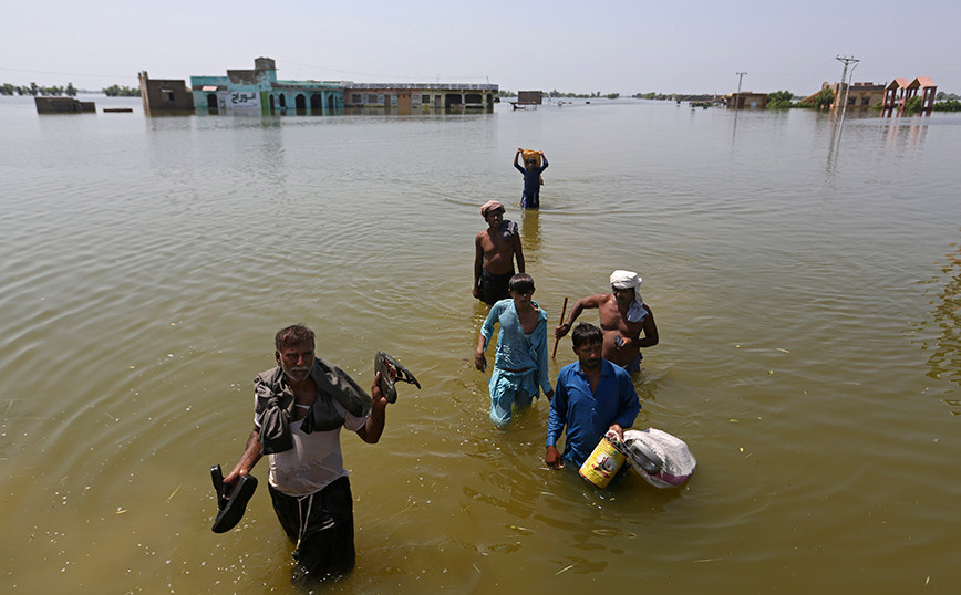 Pakistan: Close to 1,500 dead from devastating floods – Among them 530 children