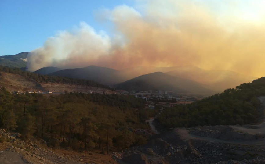 Turkey: Big fire in Mersini – Houses are being evacuated